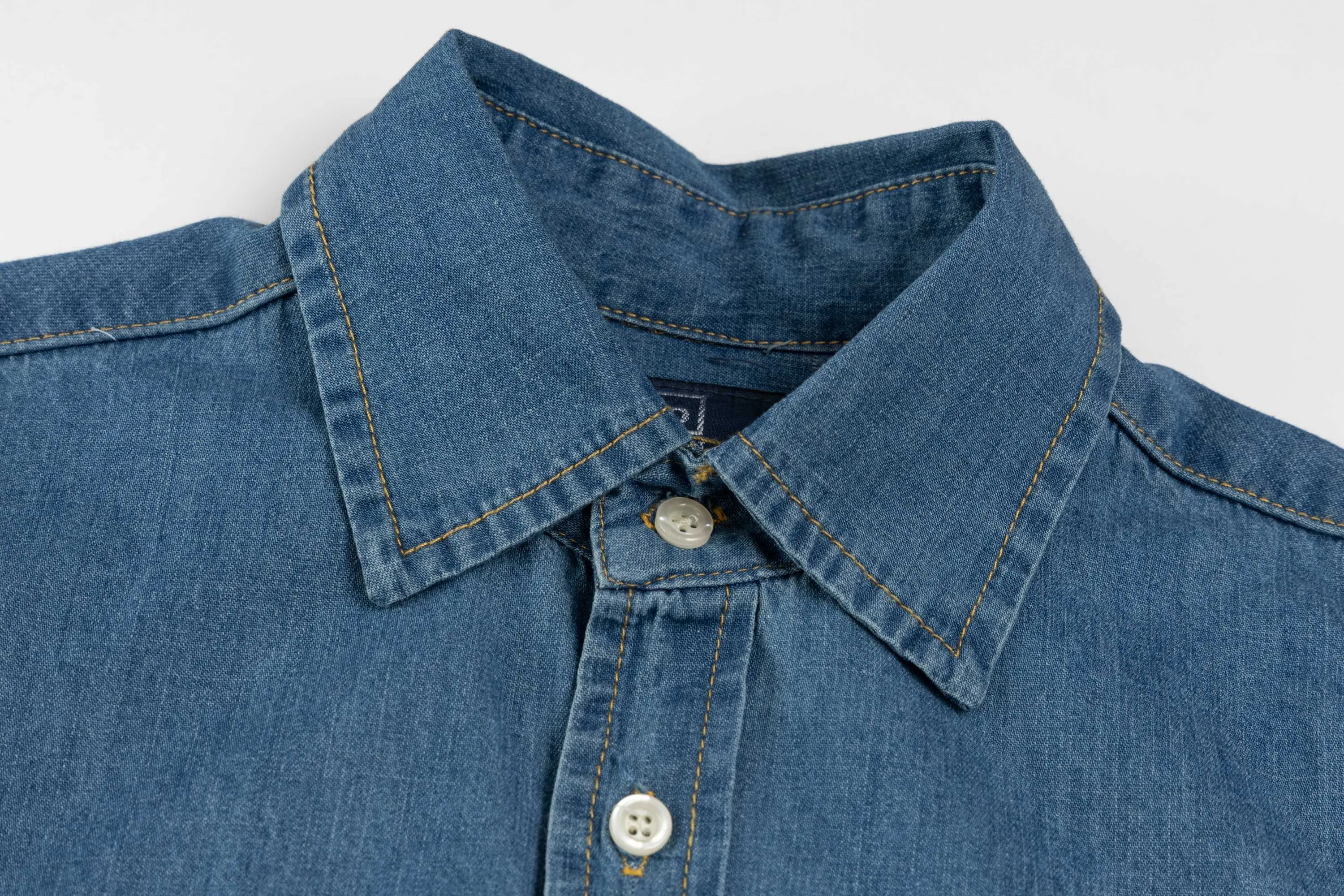 P230 model number SL298 Ralph Laure small label color block embroidered denim shirt. Same style for men and women. The details of the official website are the same. Full set of packaging. Complete with three labels. Moisture-proof paper. Difference in market currency. Feel free to compare. The fabric is made of cotton slub cotton fabric. Made of denim fabric. The denim fabric has been treated with a special process. The texture is soft but not stiff! The fabric is customized and dyed with ultra-high washing and tie-dye technology. The workmanship is complex and very high-quality fabrics. Precise and high-quality jacquard craftsmanship makes the fabrics become one! After washing, the upper body is soft and comfortable, extremely delicate, and feels solid, smooth and soft. The fabric has the characteristics of being wrinkle-free and has an invincible feel. Perfect details. Size: S-XL